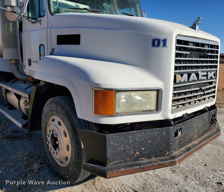 image for item HW9502 1998 Mack CH613  vacuum truck