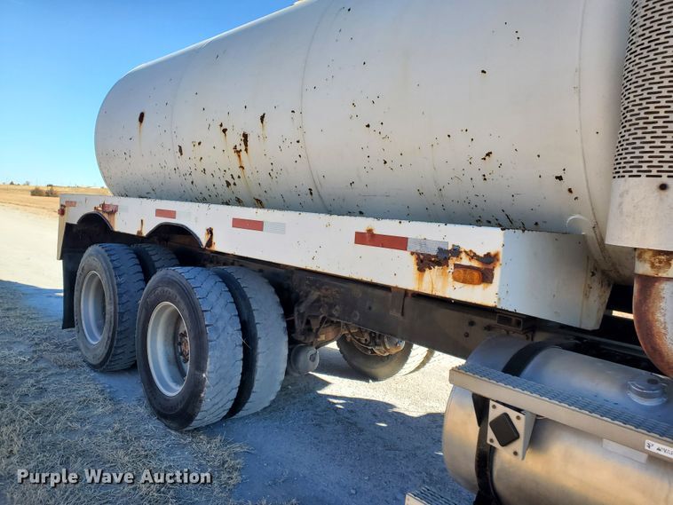 image for item HW9502 1998 Mack CH613  vacuum truck