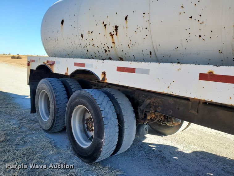 image for item HW9502 1998 Mack CH613  vacuum truck