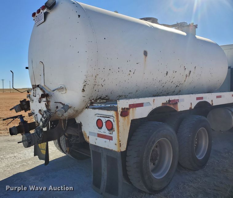 image for item HW9502 1998 Mack CH613  vacuum truck