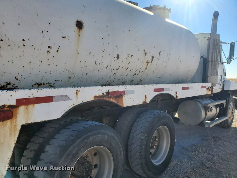 image for item HW9502 1998 Mack CH613  vacuum truck