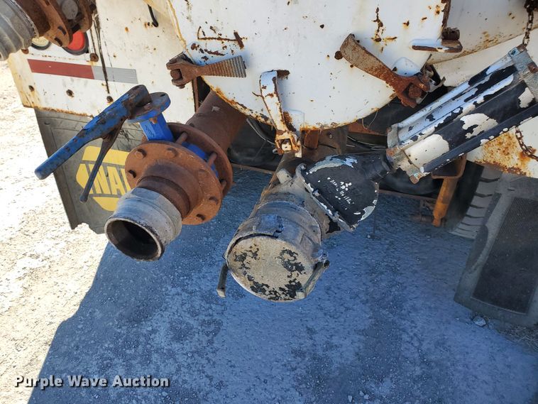 image for item HW9502 1998 Mack CH613  vacuum truck