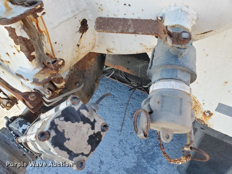 image for item HW9502 1998 Mack CH613  vacuum truck