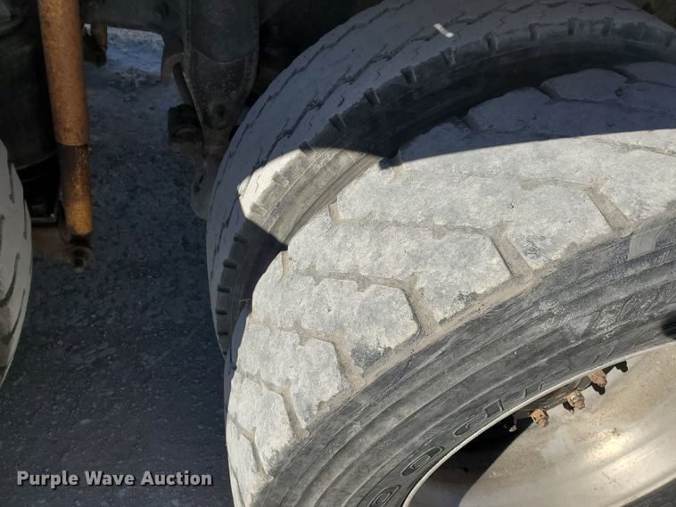 image for item HW9502 1998 Mack CH613  vacuum truck