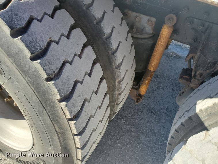 image for item HW9502 1998 Mack CH613  vacuum truck