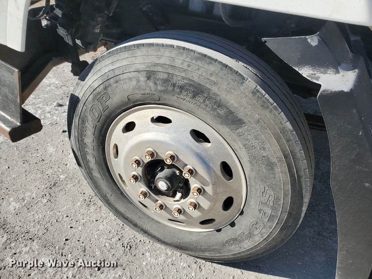 image for item HW9502 1998 Mack CH613  vacuum truck