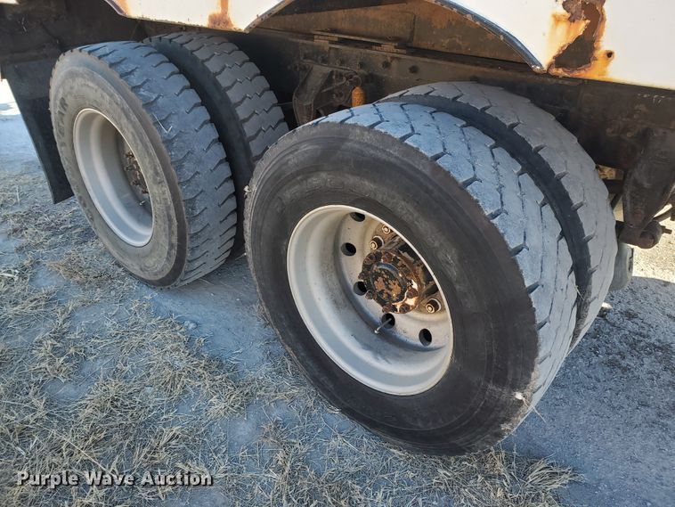 image for item HW9502 1998 Mack CH613  vacuum truck