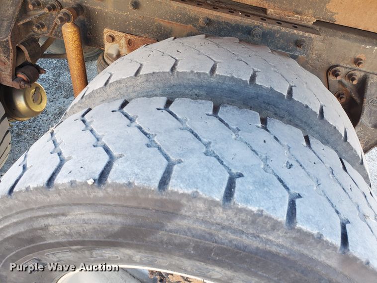 image for item HW9502 1998 Mack CH613  vacuum truck