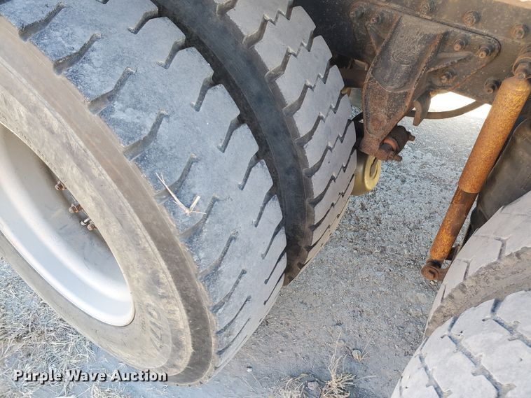 image for item HW9502 1998 Mack CH613  vacuum truck