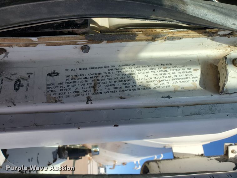 image for item HW9502 1998 Mack CH613  vacuum truck