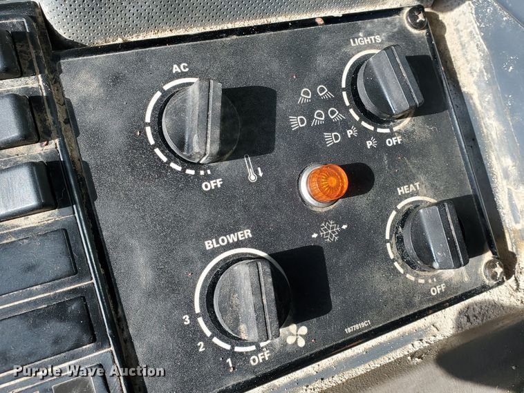 image for item HW9505 1997 Case 621B  wheel loader