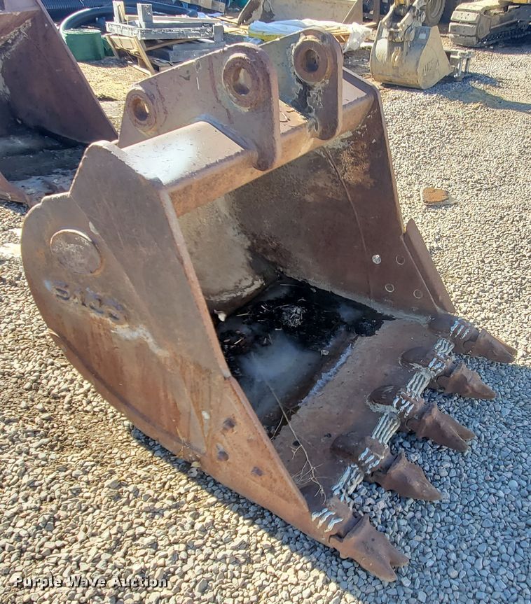image for item HW9513 Esco 44"W excavator bucket