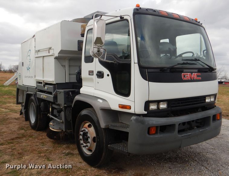 image for item HX9038 2005 GMC T7500  street sweeper truck