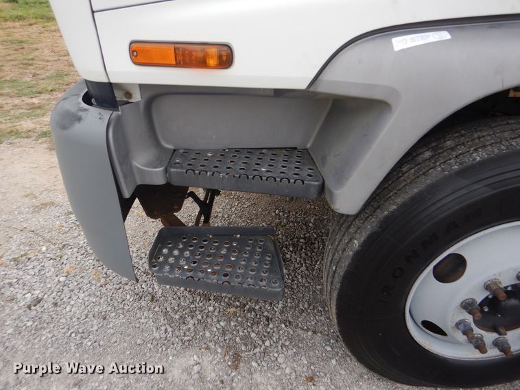 image for item HX9038 2005 GMC T7500  street sweeper truck