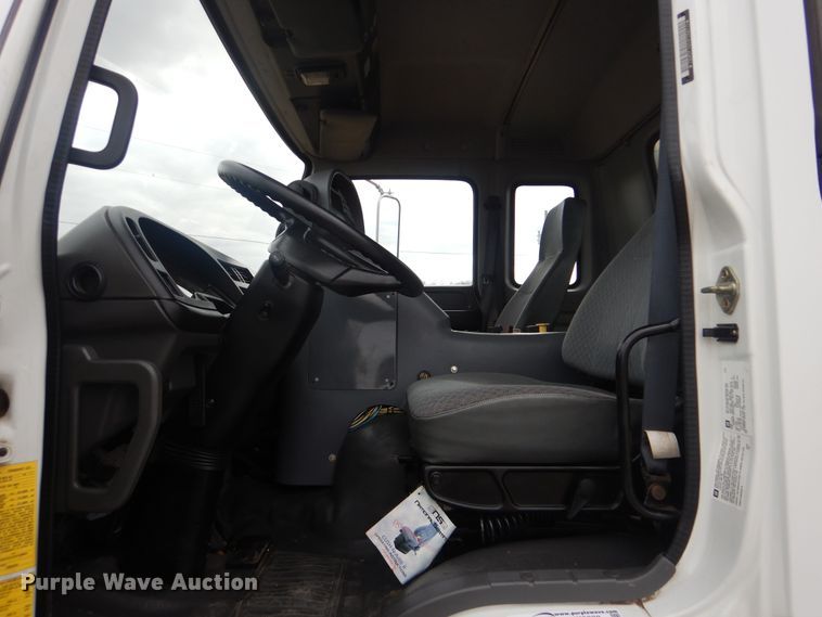 image for item HX9038 2005 GMC T7500  street sweeper truck