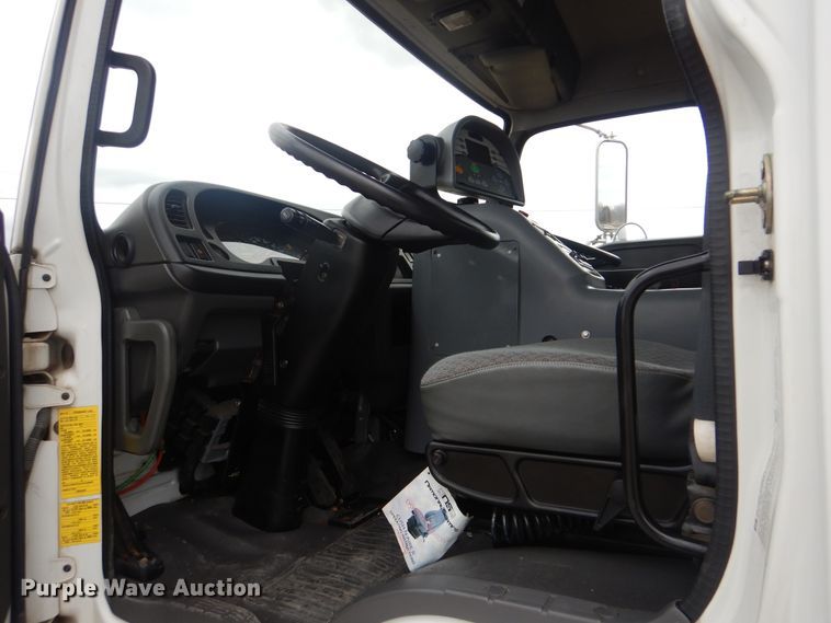 image for item HX9038 2005 GMC T7500  street sweeper truck