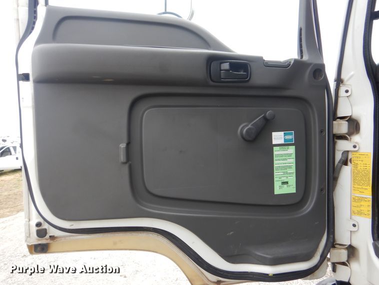 image for item HX9038 2005 GMC T7500  street sweeper truck