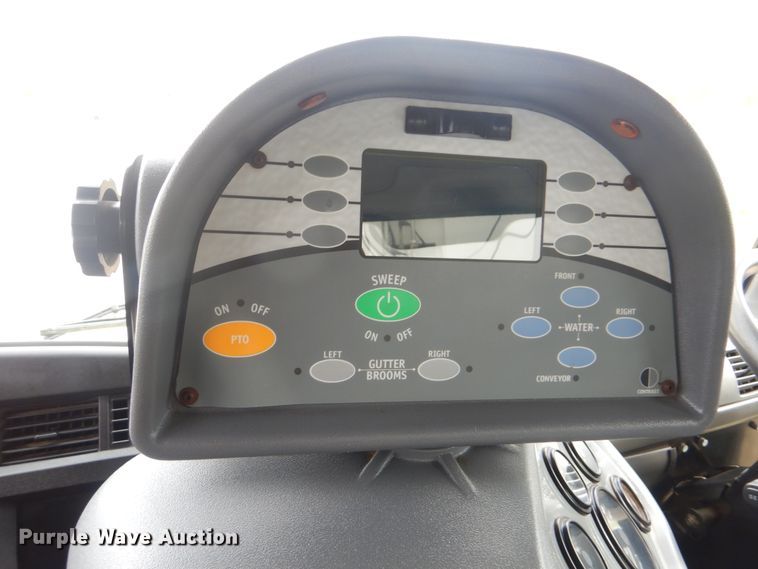 image for item HX9038 2005 GMC T7500  street sweeper truck