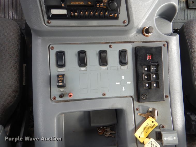 image for item HX9038 2005 GMC T7500  street sweeper truck