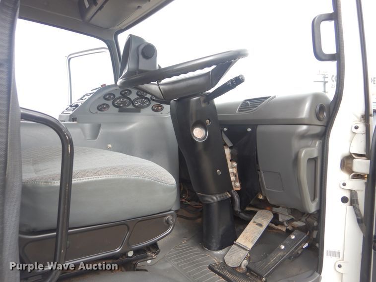 image for item HX9038 2005 GMC T7500  street sweeper truck