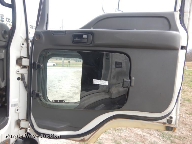 image for item HX9038 2005 GMC T7500  street sweeper truck