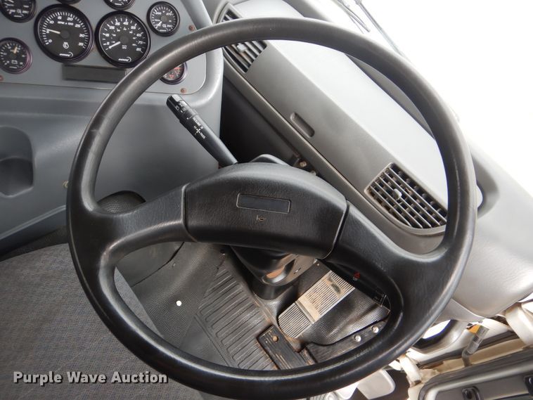 image for item HX9038 2005 GMC T7500  street sweeper truck