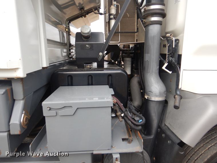 image for item HX9038 2005 GMC T7500  street sweeper truck