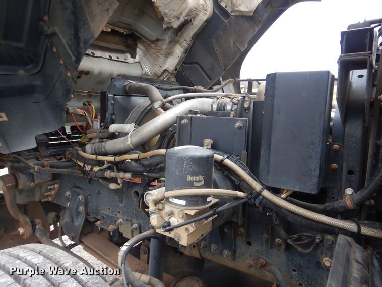 image for item HX9038 2005 GMC T7500  street sweeper truck