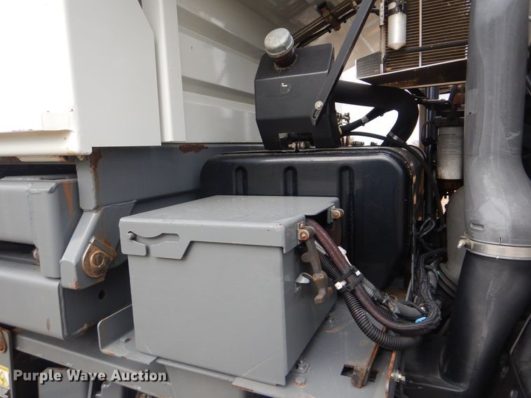 image for item HX9038 2005 GMC T7500  street sweeper truck