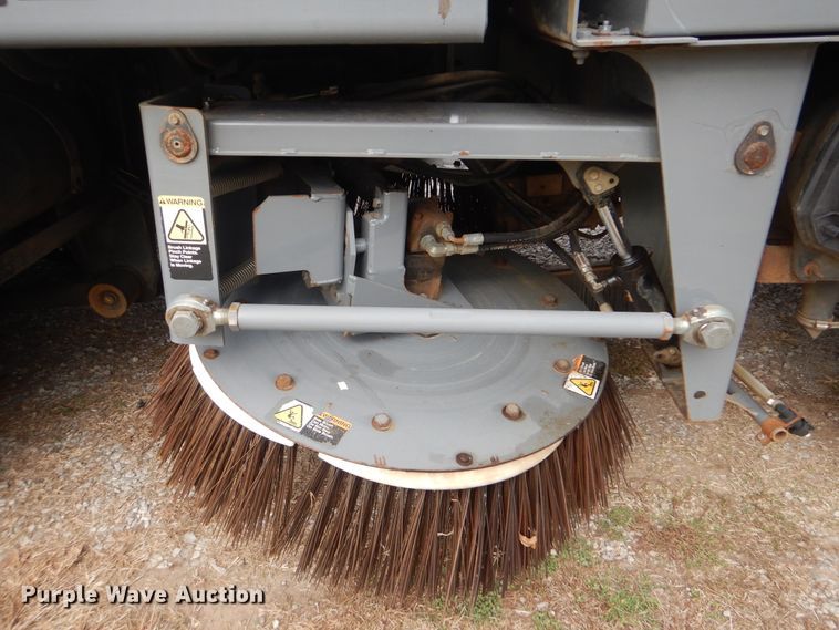 image for item HX9038 2005 GMC T7500  street sweeper truck