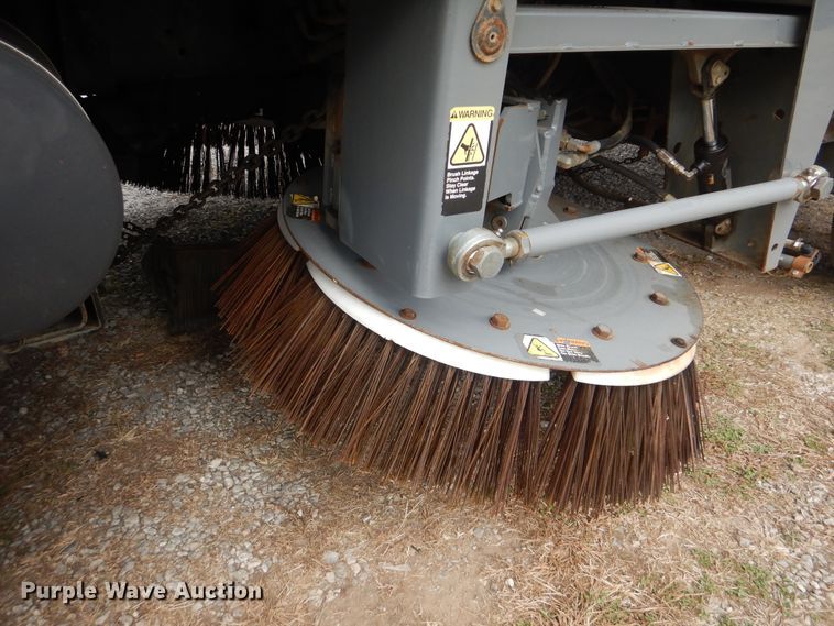 image for item HX9038 2005 GMC T7500  street sweeper truck