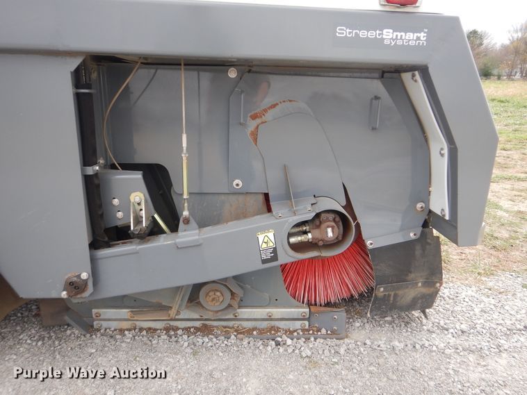image for item HX9038 2005 GMC T7500  street sweeper truck