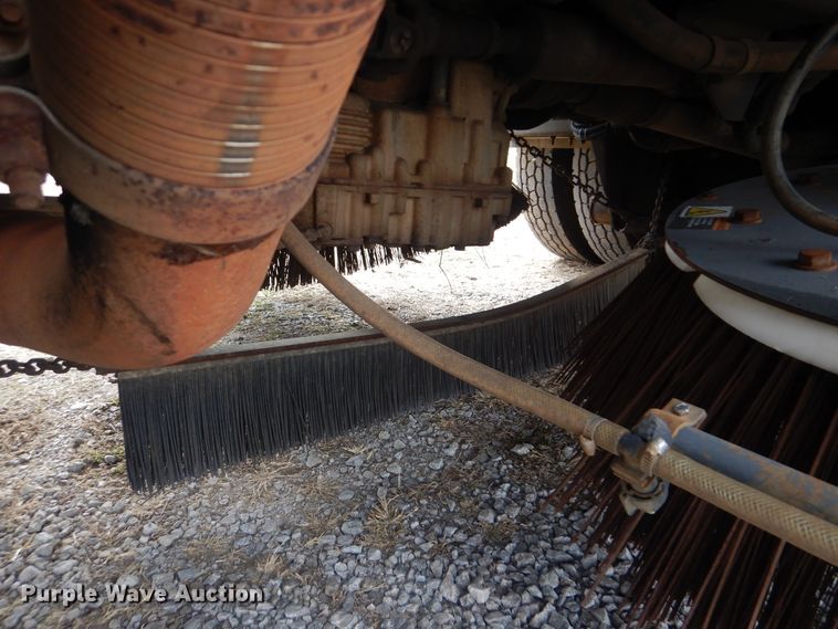 image for item HX9038 2005 GMC T7500  street sweeper truck