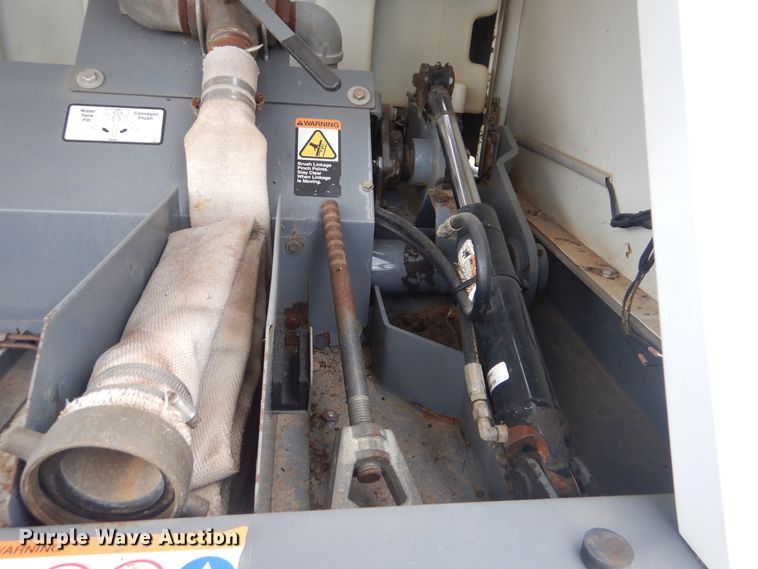 image for item HX9038 2005 GMC T7500  street sweeper truck