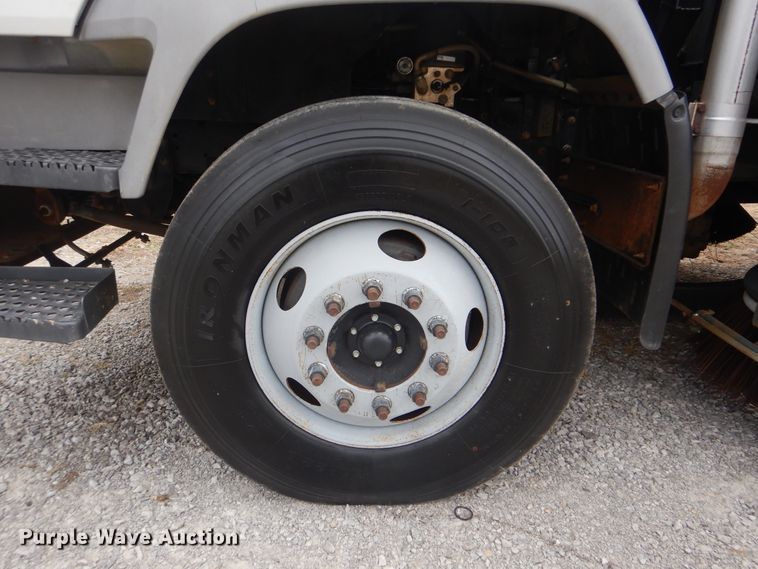 image for item HX9038 2005 GMC T7500  street sweeper truck