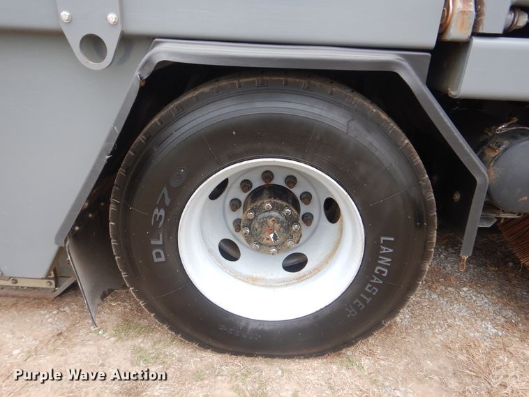 image for item HX9038 2005 GMC T7500  street sweeper truck