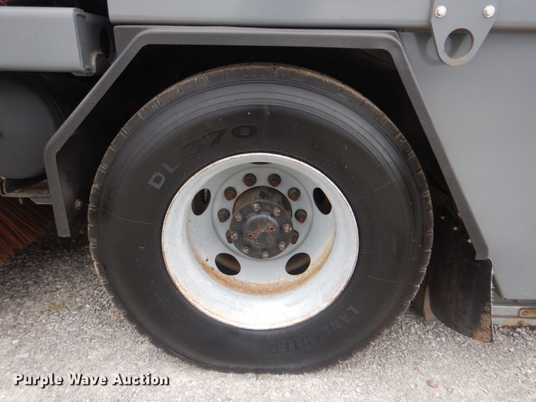 image for item HX9038 2005 GMC T7500  street sweeper truck