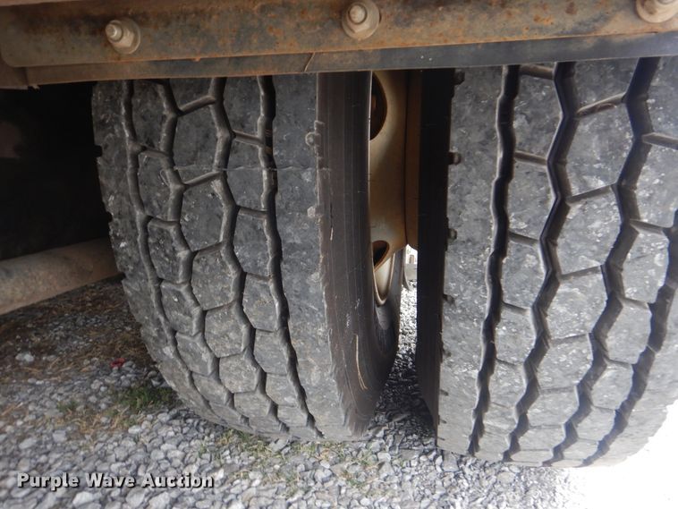 image for item HX9038 2005 GMC T7500  street sweeper truck