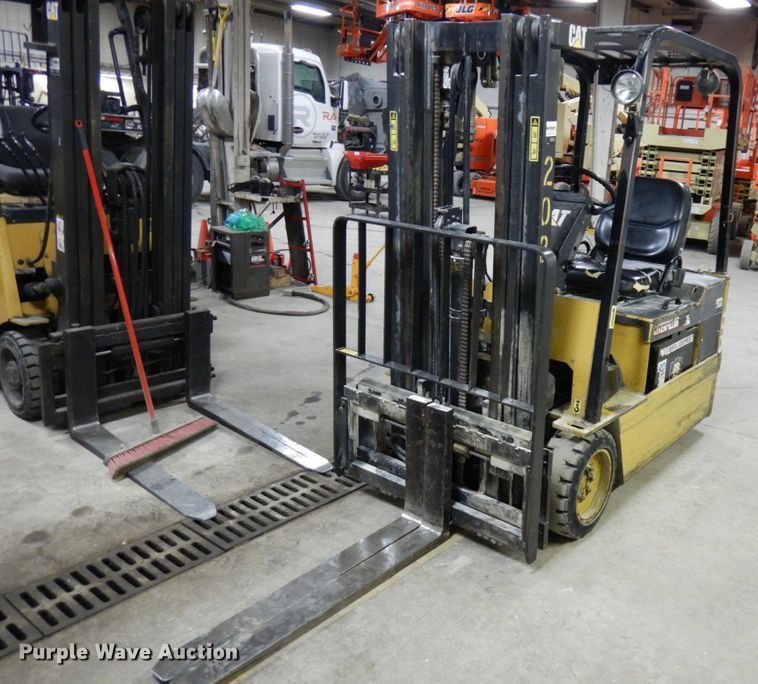 image for item HX9513 Caterpillar EP18T-36A forklift