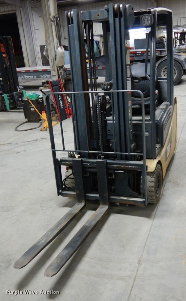 image for item HX9514 Caterpillar 2ET3000 forklift