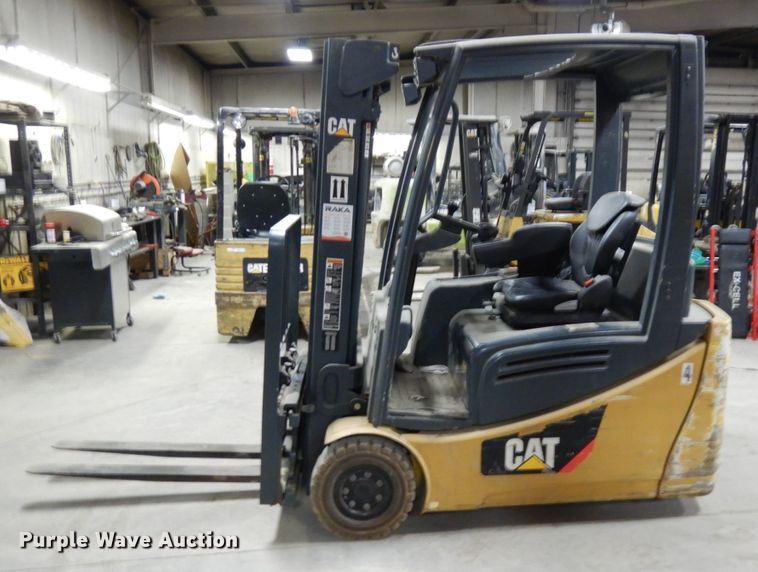image for item HX9514 Caterpillar 2ET3000 forklift