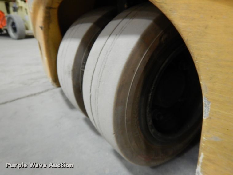 image for item HX9514 Caterpillar 2ET3000 forklift