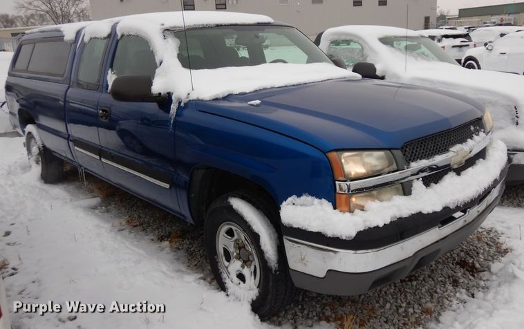 image for item DH5564 2004  Chevrolet Silverado 1500  Ext. Cab pickup truck