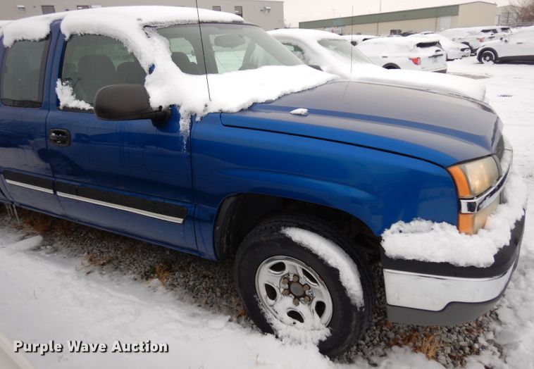 image for item DH5564 2004  Chevrolet Silverado 1500  Ext. Cab pickup truck