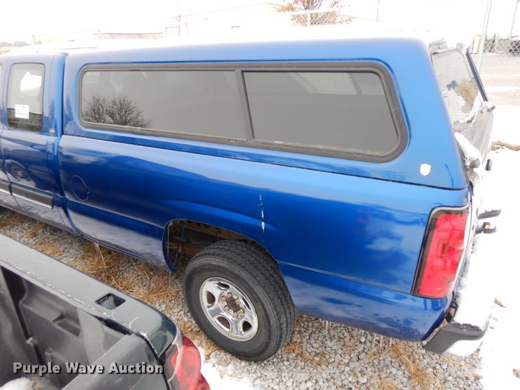 image for item DH5564 2004  Chevrolet Silverado 1500  Ext. Cab pickup truck