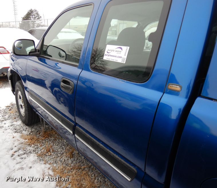 image for item DH5564 2004  Chevrolet Silverado 1500  Ext. Cab pickup truck