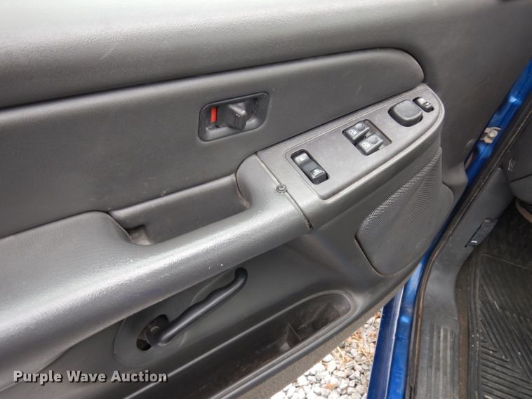 image for item DH5564 2004  Chevrolet Silverado 1500  Ext. Cab pickup truck