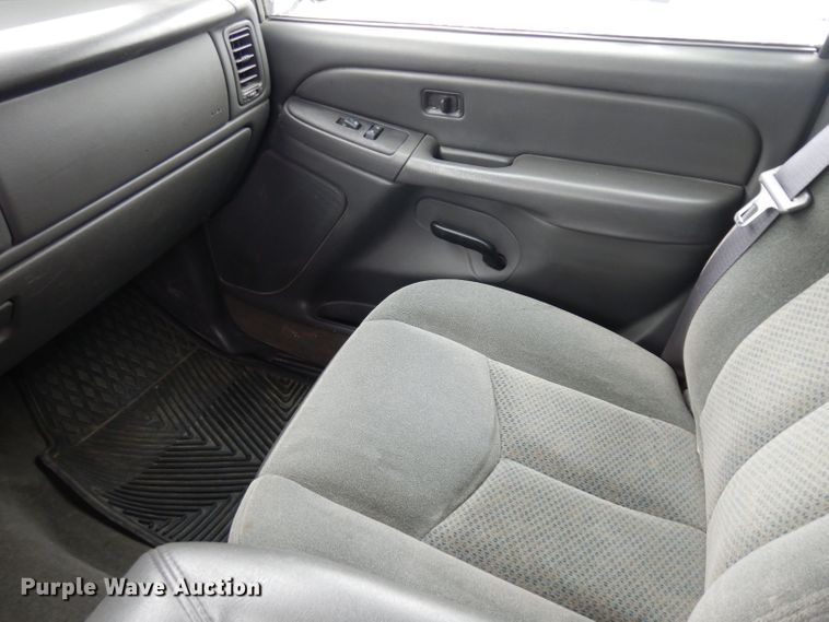 image for item DH5564 2004  Chevrolet Silverado 1500  Ext. Cab pickup truck