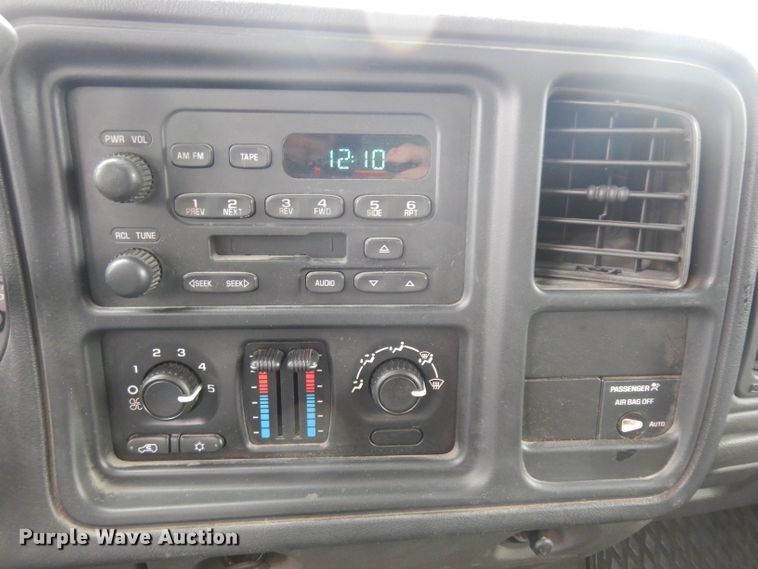 image for item DH5564 2004  Chevrolet Silverado 1500  Ext. Cab pickup truck