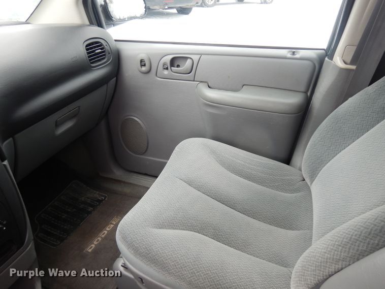 image for item DH5569 2005 Dodge Grand Caravan  van